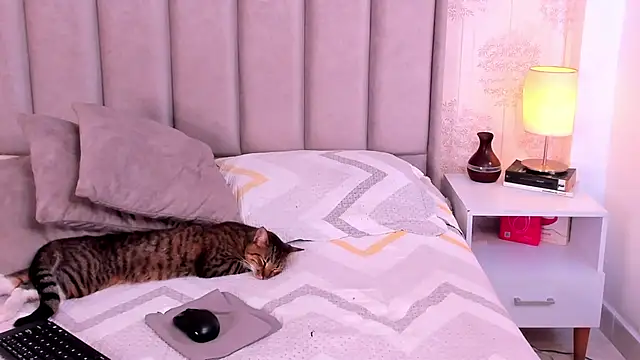 ShaynaHosk webcam