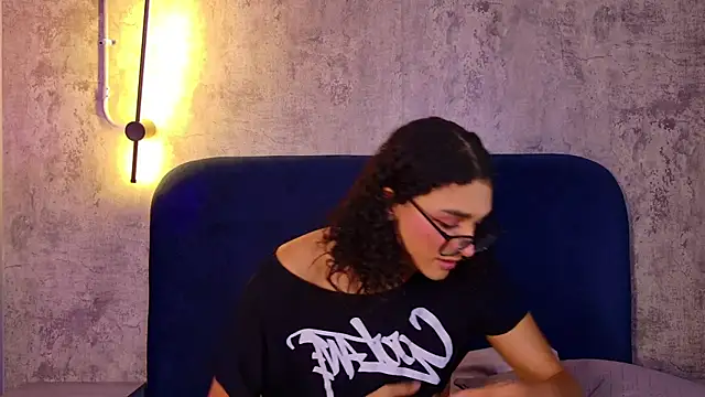 Mikavelvet08 webcam
