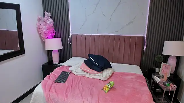 Madison_Noir webcam