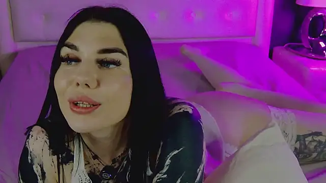 MaeveMoon webcam