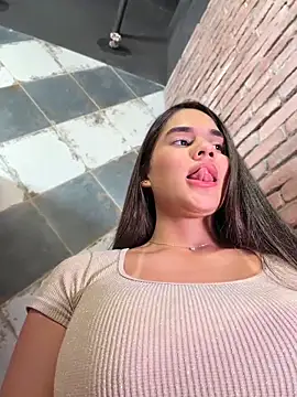 BellaLeclair webcam