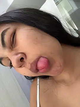 AlinnaRosee_ webcam