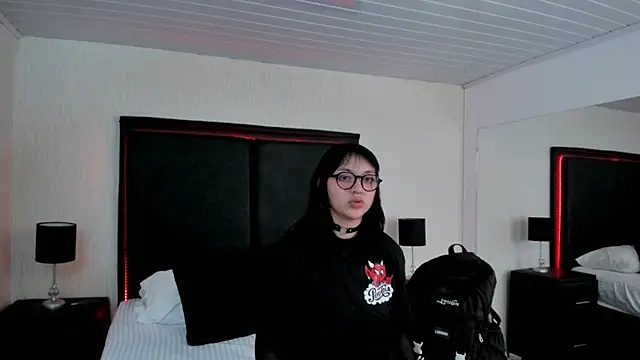 LilithBluum webcam