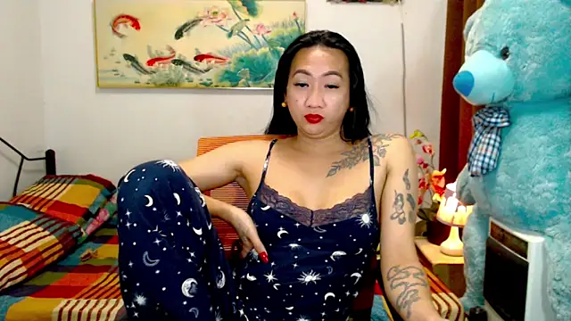 LovelyQueen69 webcam