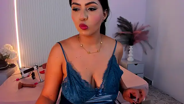 LucyWild8 webcam