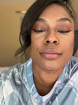 CandyLuxxxx webcam