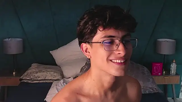 Aaron_Eze webcam
