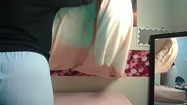 EnchantingLisa webcam