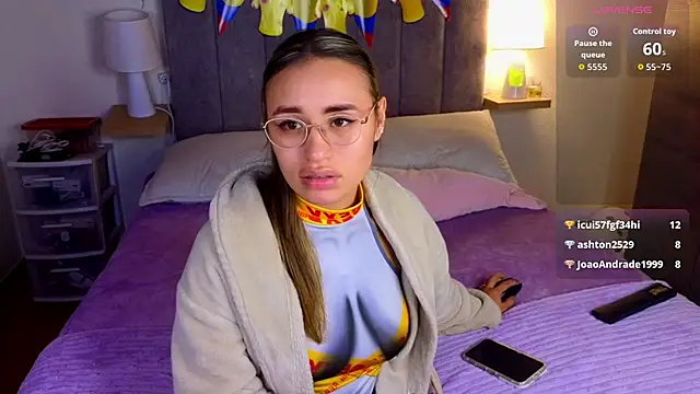 Victoria_Hils webcam