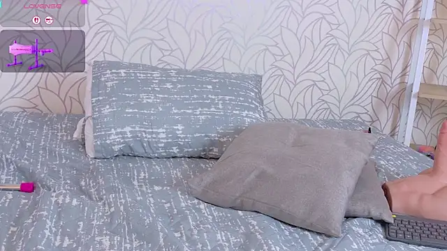 mia_gold_ webcam