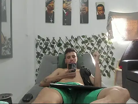 Latins_Boss webcam