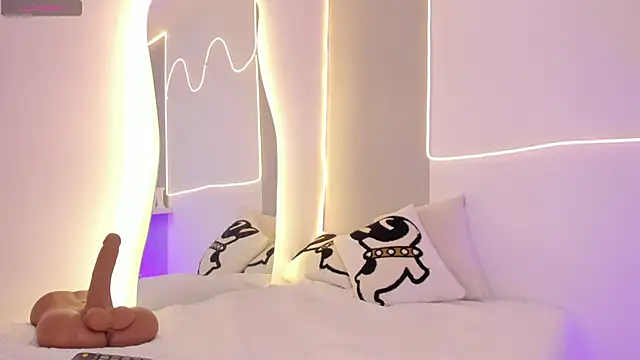 EllieMitchell live cam on StripChat