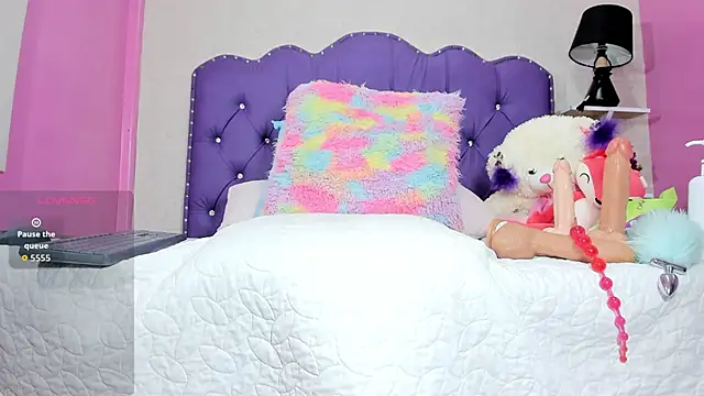 Mara_Summerr webcam