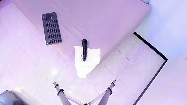 Maddy_red_ webcam