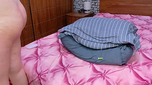 CuteBlondeMe webcam