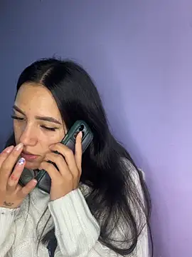 marianahb-e (F young) - Flash boobs