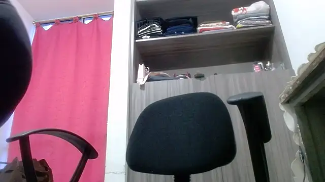 nicolle_milf1978 webcam