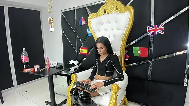 Aisha_hotts777 webcam