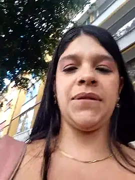 Layla-daring webcam