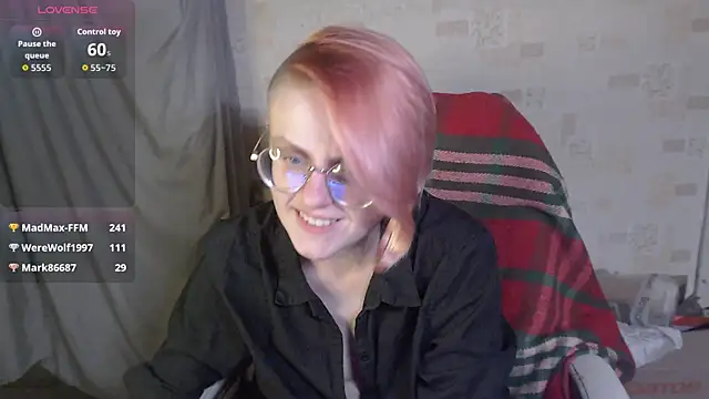 __freya___ (Ask my age) - Spanking my ass x 5