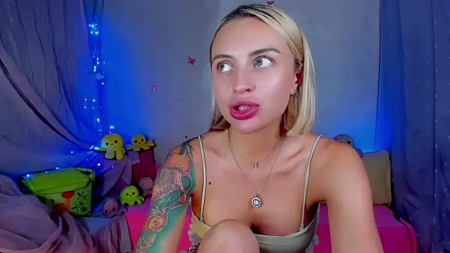 YourLizzyDoll webcam