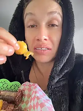 MARILYNKOVANOVA webcam