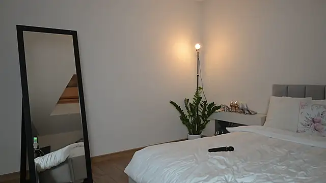 ella_twinkl webcam