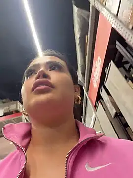 striptease live Sara Fun