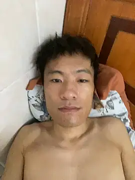 mr_iphone11 (M young) - 用力过度，屌肿了，只能爆菊奶头了😭