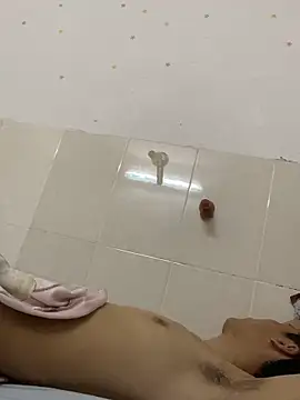 mr_iphone11 (M young) - 用力过度，屌肿了，只能爆菊奶头了😭
