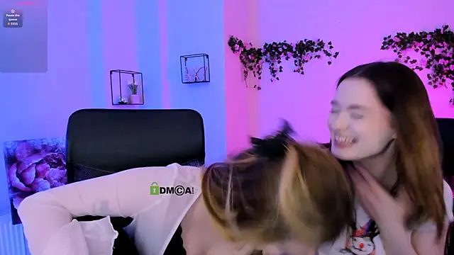 liana_kisses webcam