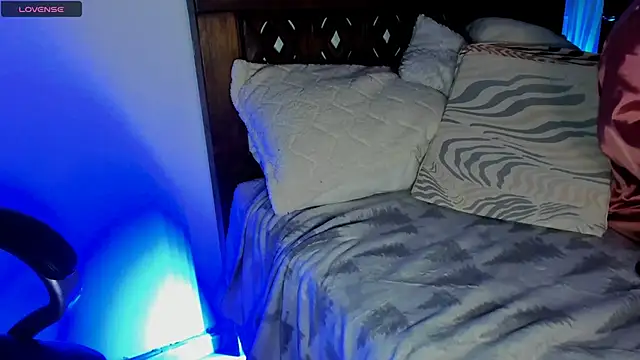 Ariella_tits webcam