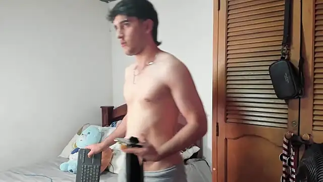 leo030809 live cam on StripChat