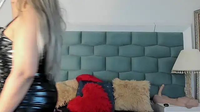 MiaMancini webcam