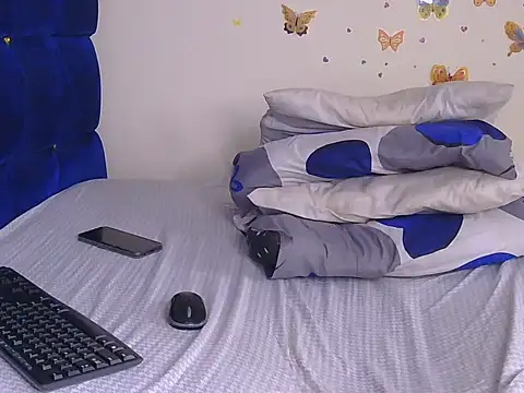 PinkKissess webcam