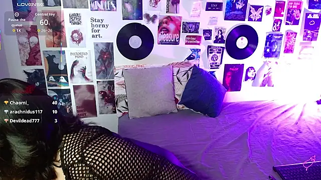 Roxy_f_w webcam