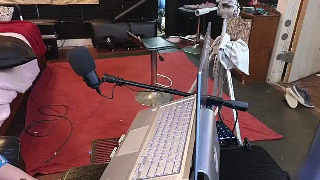 April_Strife webcam