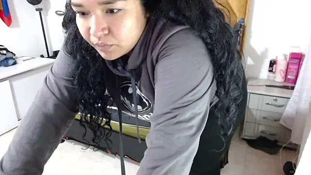HOTTGIRLSCURVYS webcam