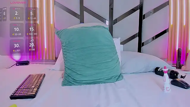 Victoria-Luxx webcam