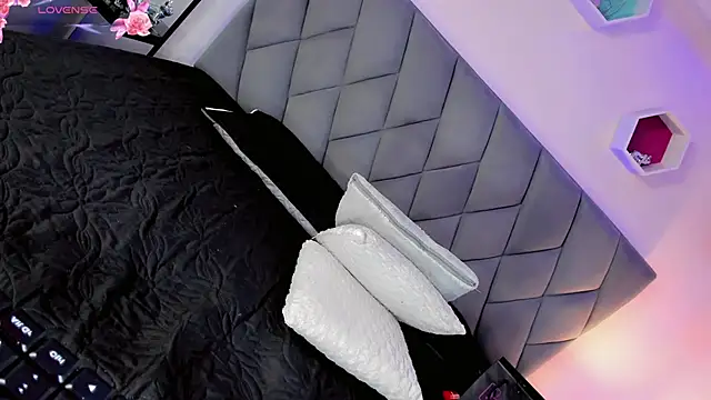 Amira_Ember webcam