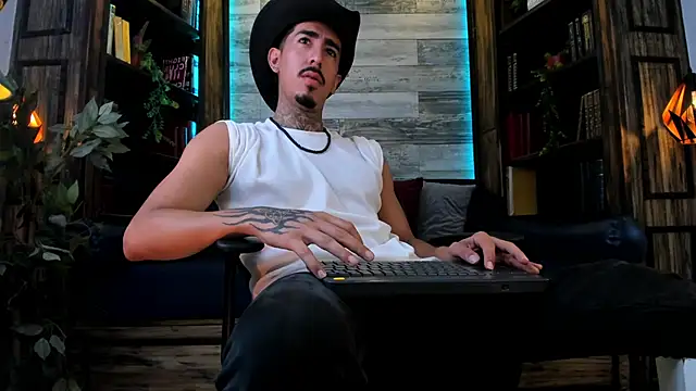 Donovan_Desmond webcam