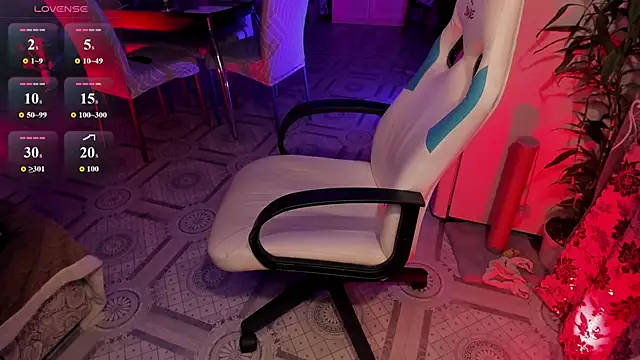 Sserendipityy live cam on StripChat