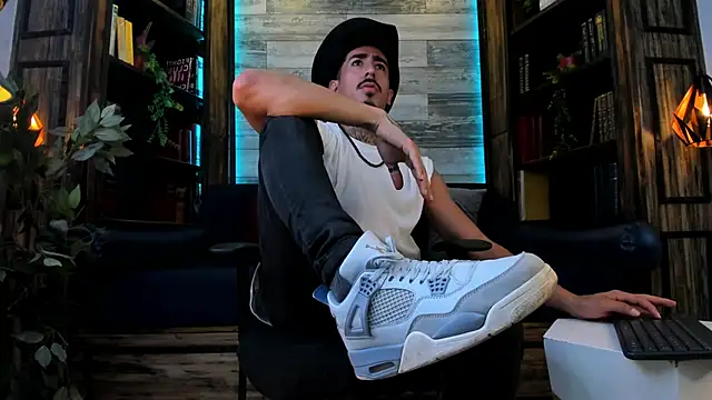 Donovan_Desmond webcam