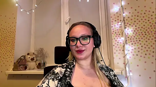 TashaDarm webcam