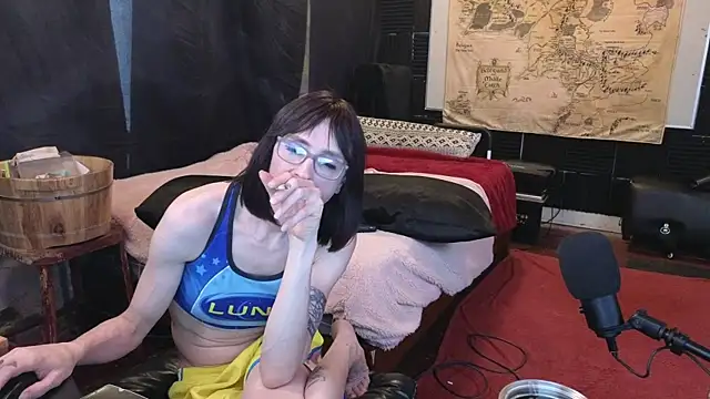 April_Strife live sex cam