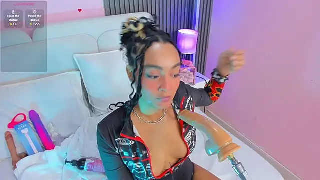 Clawdeen__wolf webcam
