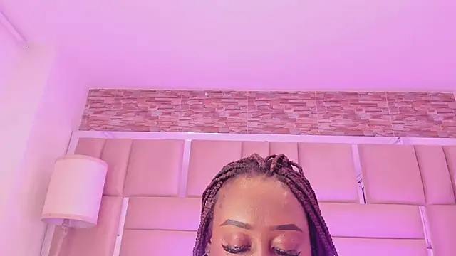 ShaniaBrownn webcam