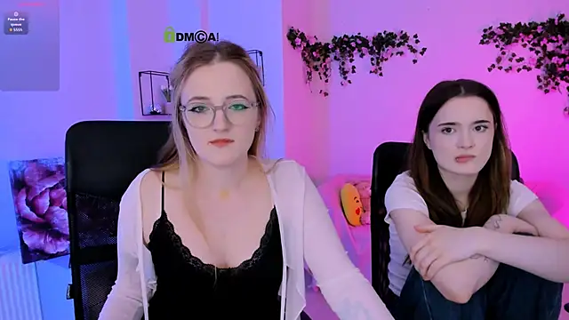 liana_kisses webcam
