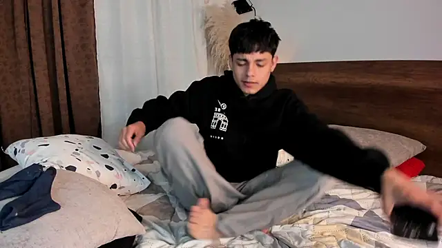 andy_belier23 (M twink) - lovense in my ass