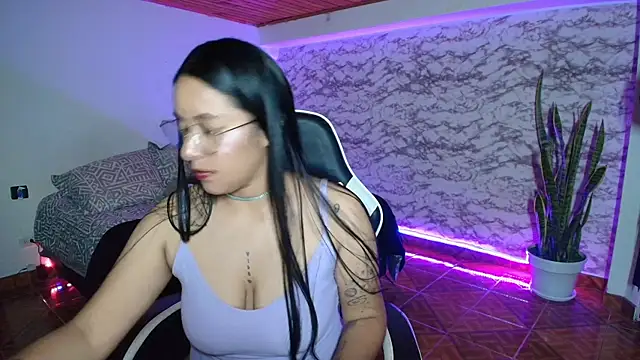Camila_IRoose webcam